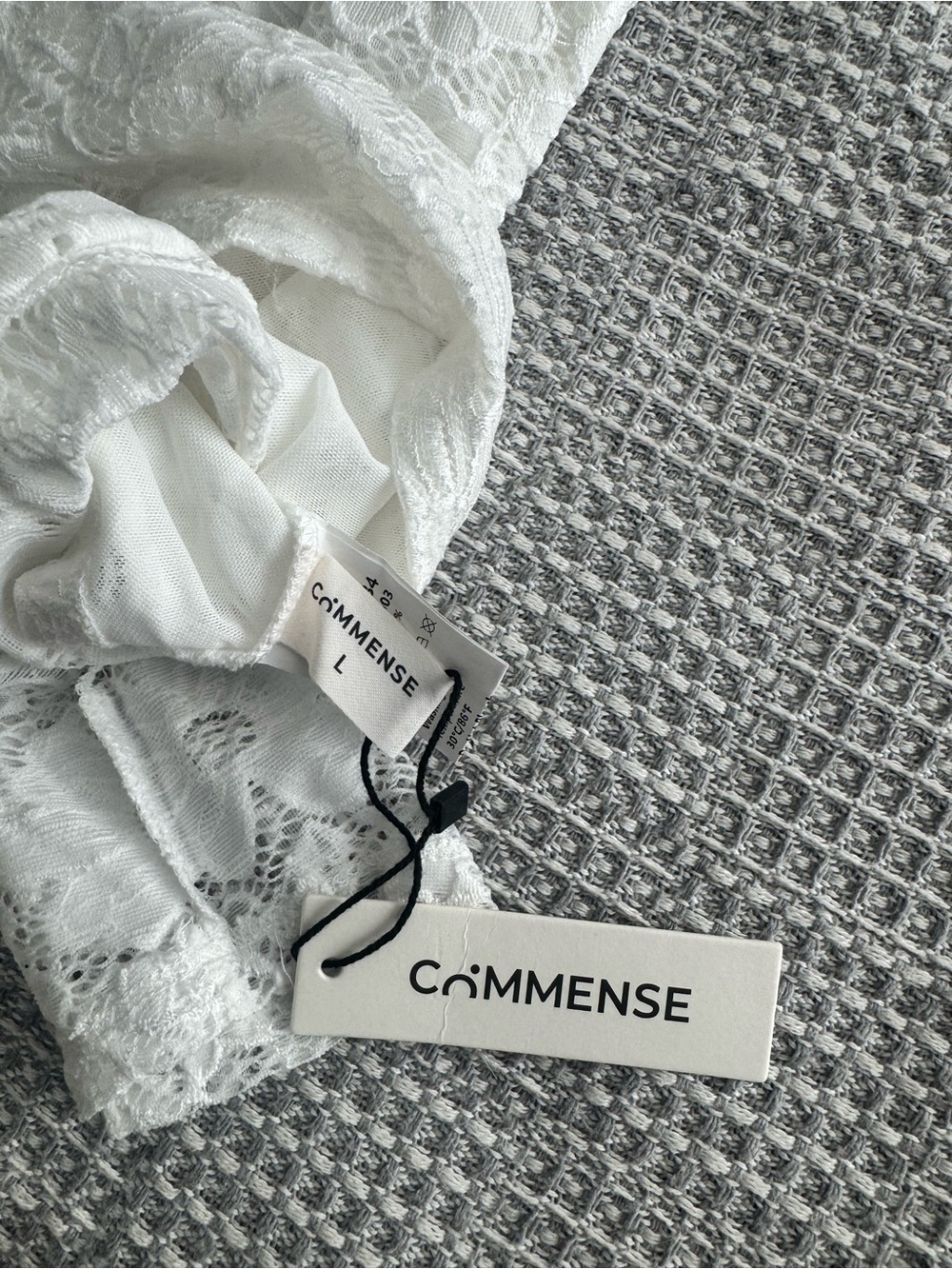 Commense White Floral Lace Long Sleeve Tee with Crew Neck. - Picture 4 of 5